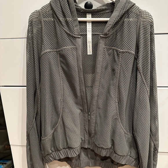 Lulu lemon jacket size 10 - Picture 2 of 3